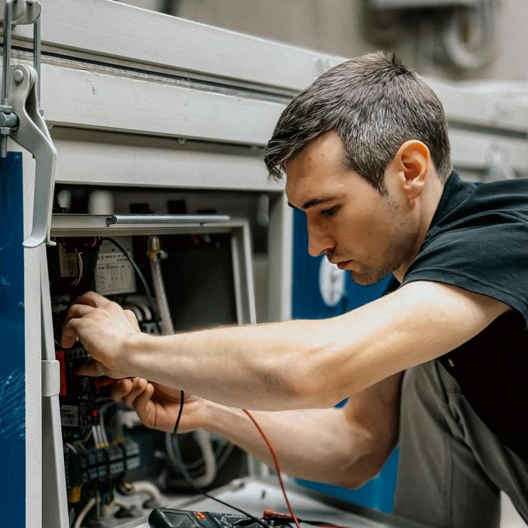 Mechatroniker (m/w/d) Mechatroniker als qualifizierter Kandidatenkontakt für Unternehmen